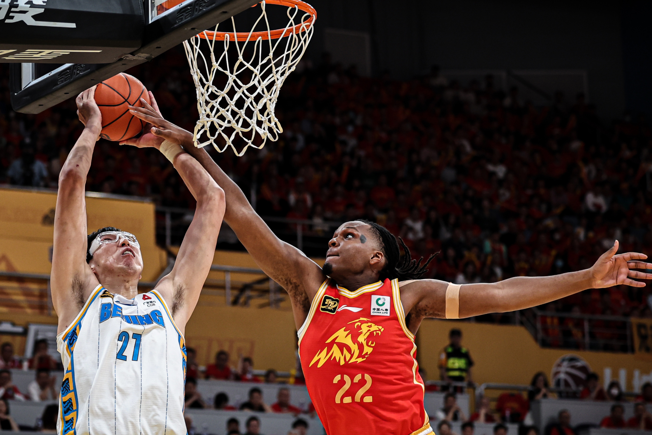 开云官方app入口-广东队鏖战湖人，周琦统治全场